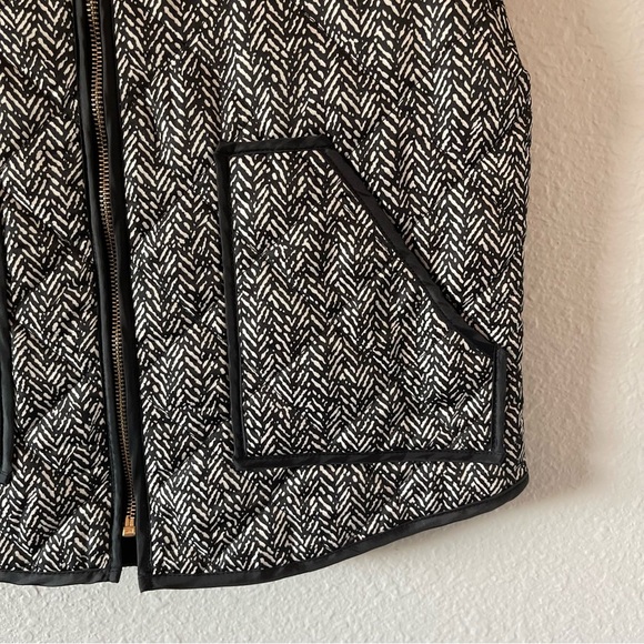 Wanna B Black White Herringbone Zip Up Quilted Puffer Vest Women's Size Small - Picture 3 of 5